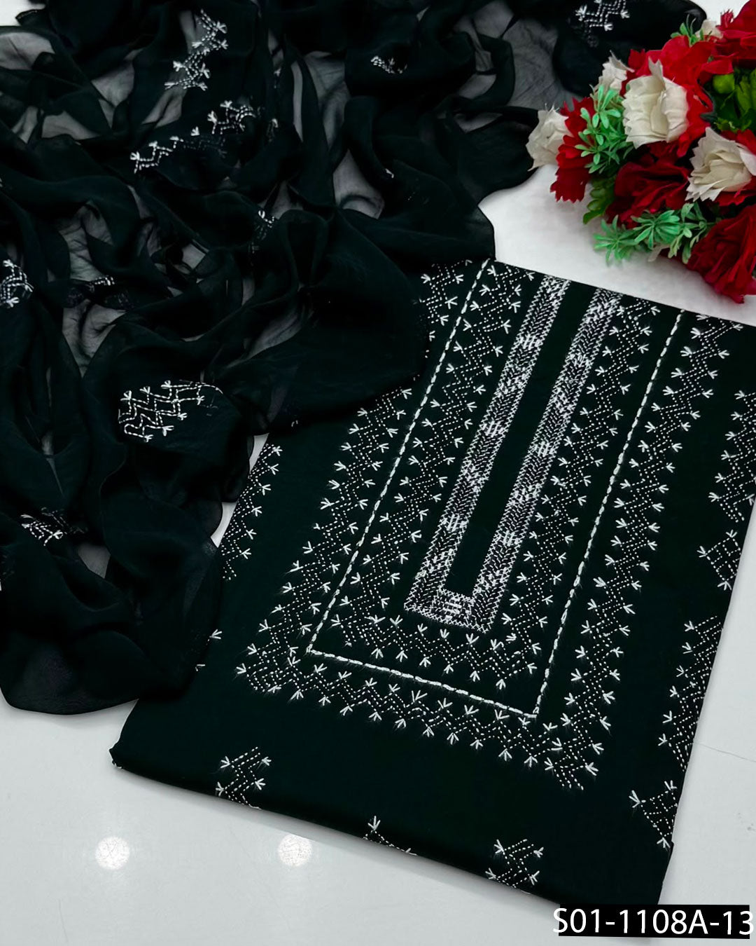 ✨ Premium 3 PC Unstitched Lawn Suit — Handmade Kacha Tanka & Tarkashi Embroidery