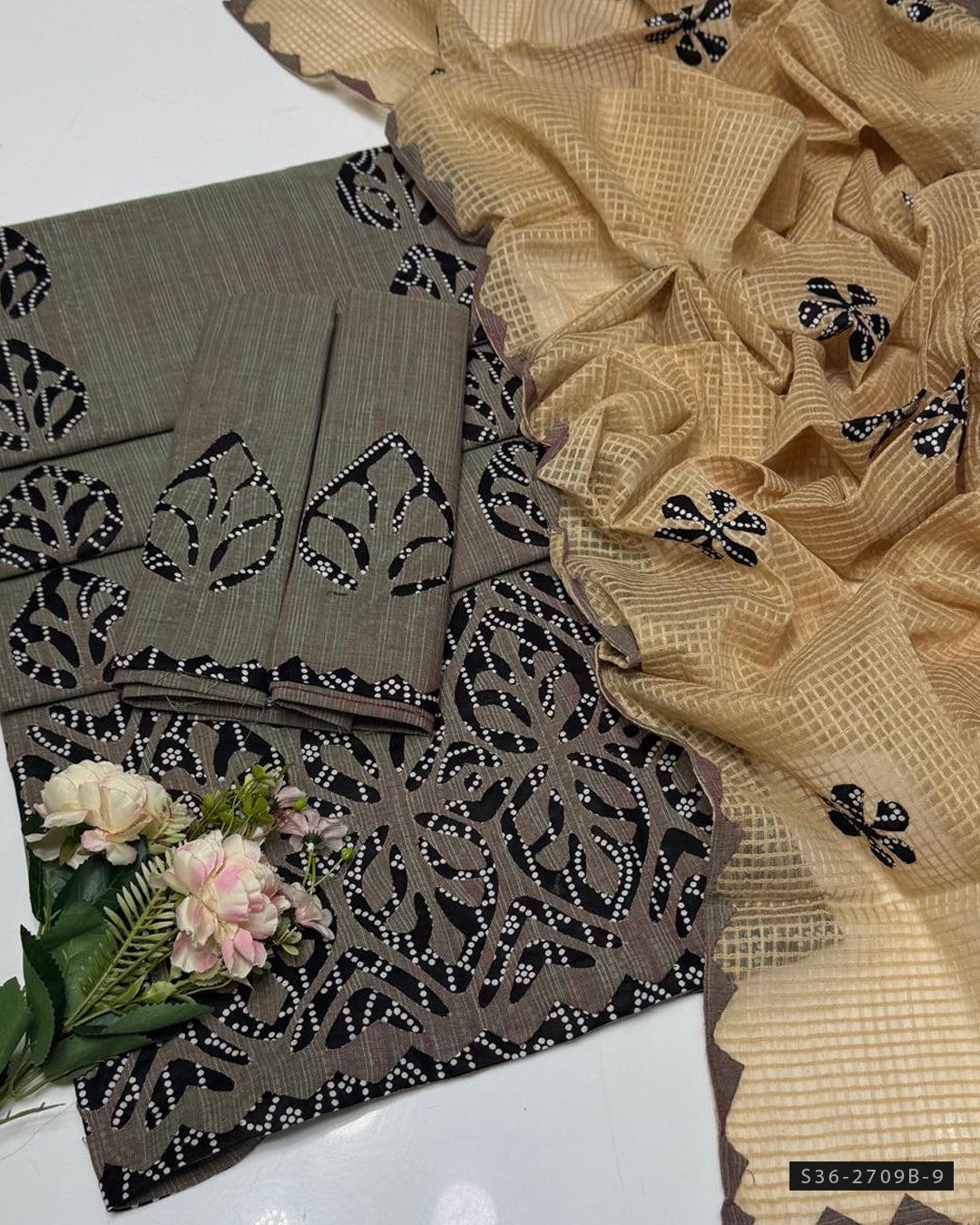 Handmade 3 PC Unstitched Khaddar Dress